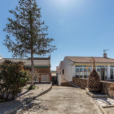 Waou Deluxe Cottage Titulcia Bagian luar foto