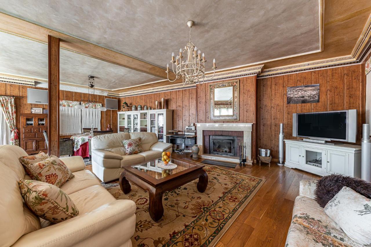 Waou Deluxe Cottage Titulcia Bagian luar foto
