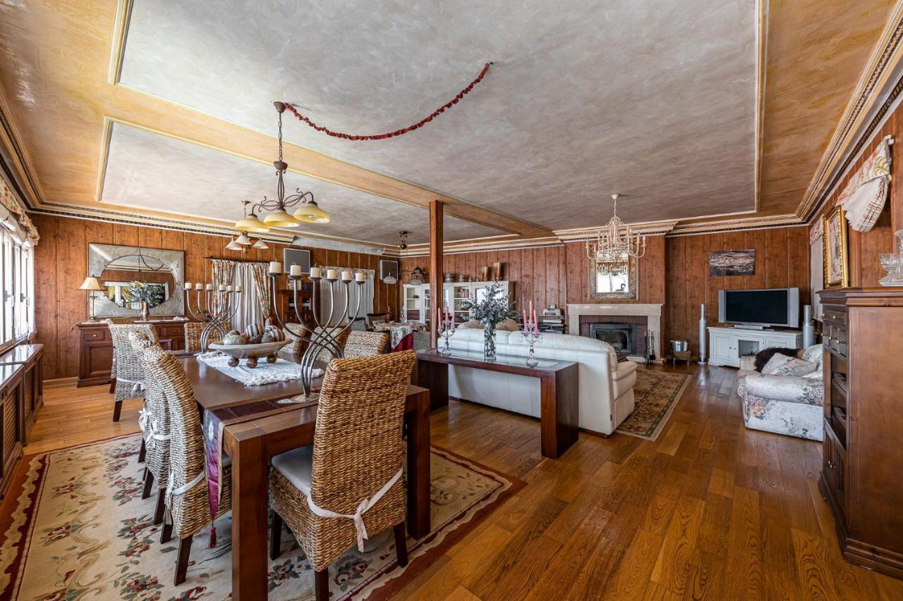 Waou Deluxe Cottage Titulcia Bagian luar foto