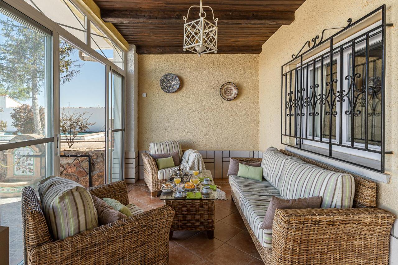 Waou Deluxe Cottage Titulcia Bagian luar foto