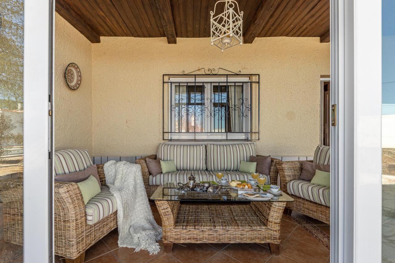 Waou Deluxe Cottage Titulcia Bagian luar foto