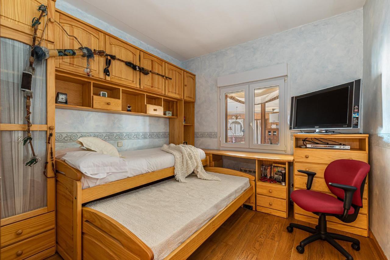 Waou Deluxe Cottage Titulcia Bagian luar foto