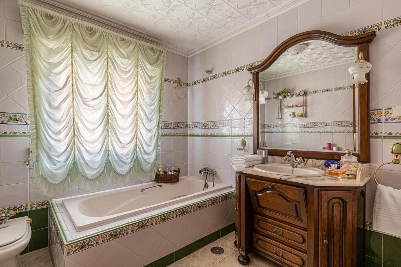 Waou Deluxe Cottage Titulcia Bagian luar foto