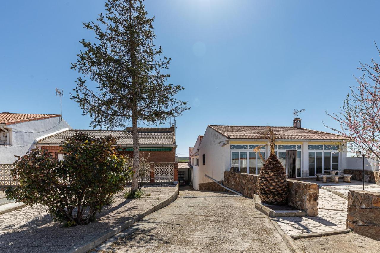 Waou Deluxe Cottage Titulcia Bagian luar foto