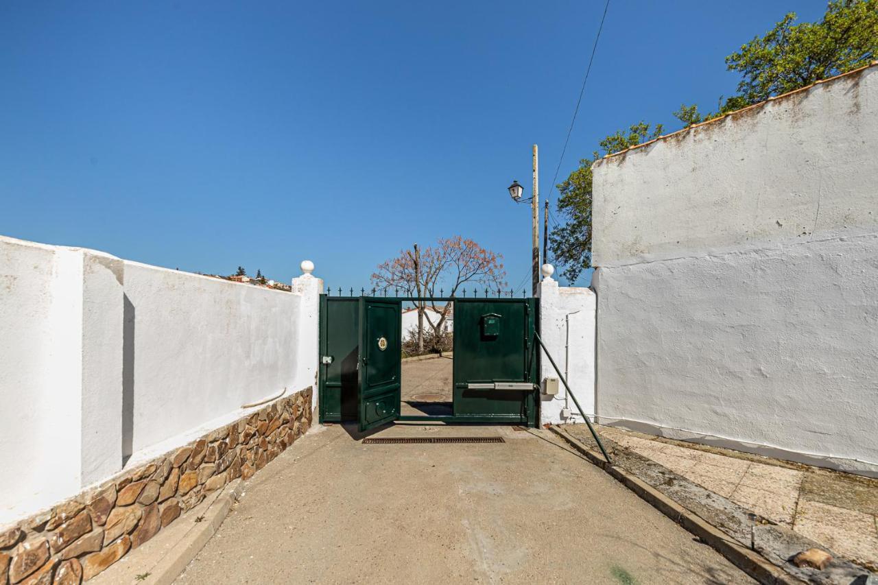 Waou Deluxe Cottage Titulcia Bagian luar foto