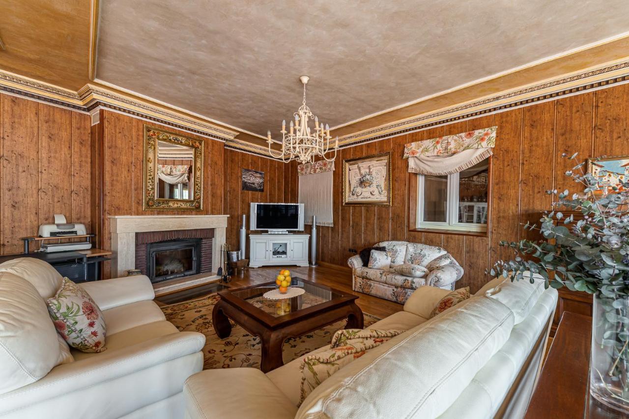Waou Deluxe Cottage Titulcia Bagian luar foto