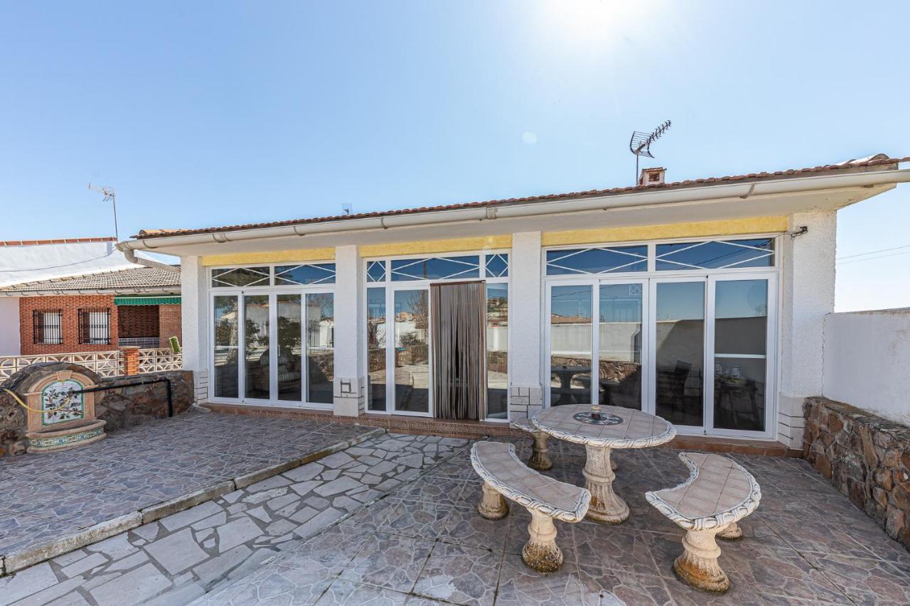 Waou Deluxe Cottage Titulcia Bagian luar foto